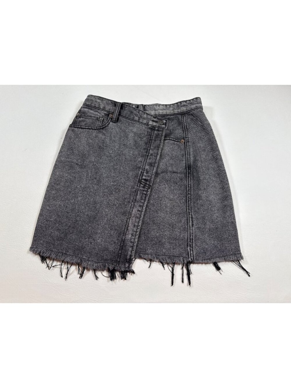We The Free Raw Hem Denim Skirt Size 25 Distressed Black Washed (PP583)